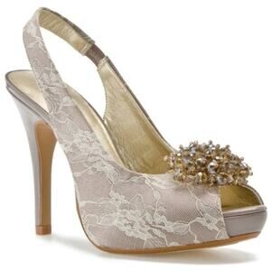 Lulu Townsend  Adorable Lace & Gem Heels
